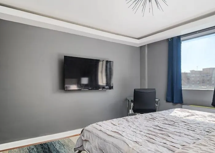 2B Downtown Atl Condo Free Parking 24H Concierge Lm707