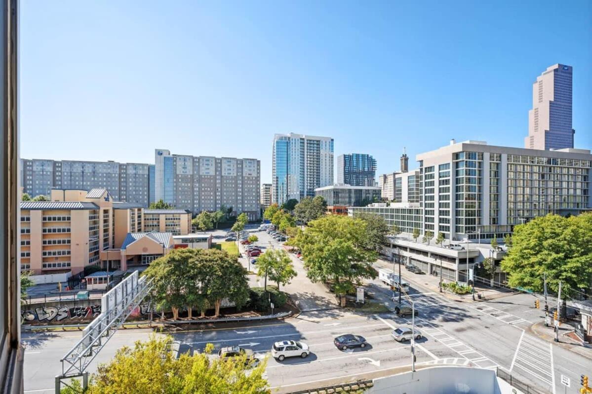 Apartment 2b Downtown Atl Free Parking 24h Concierge Lm707 *